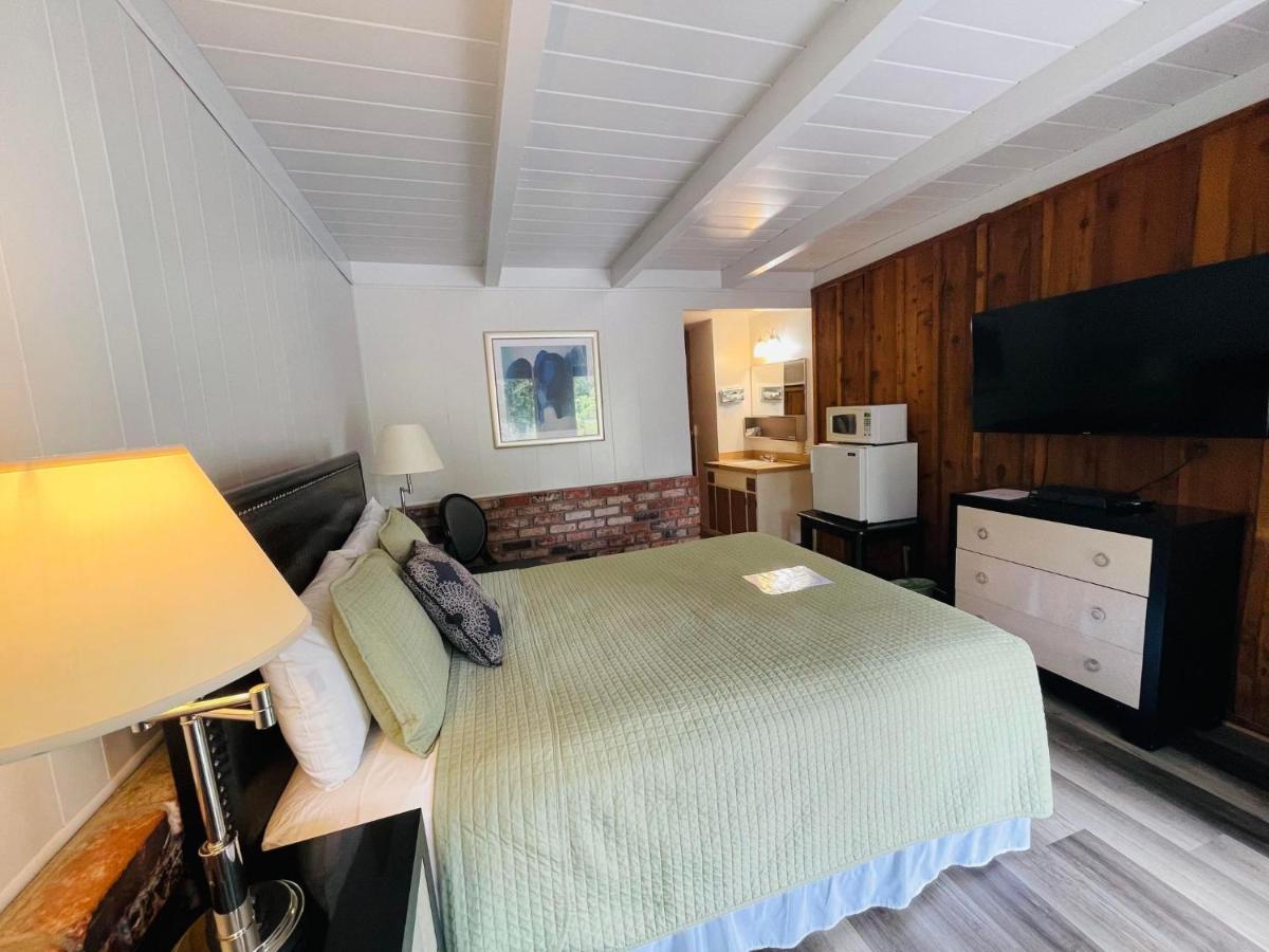 Riverfront Lodging Shady Cove Ngoại thất bức ảnh