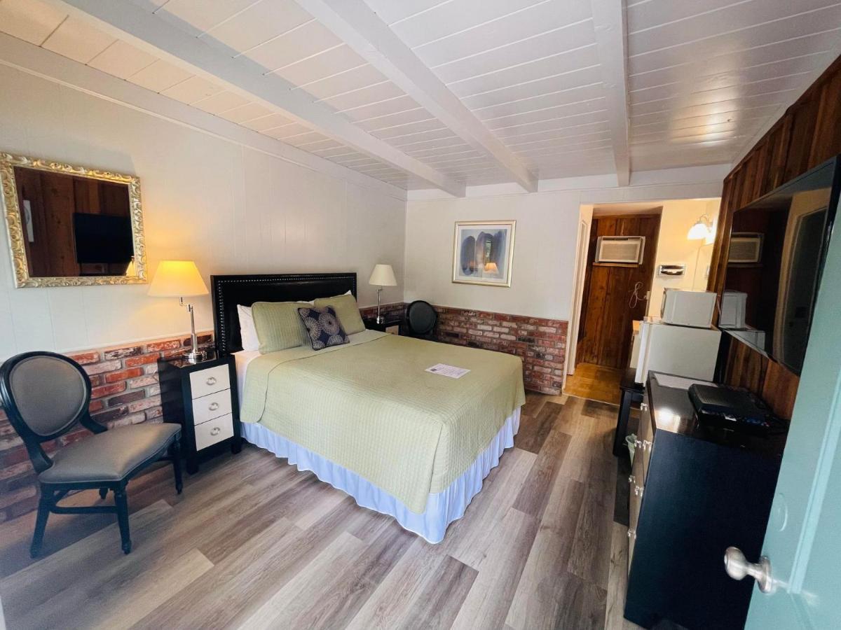 Riverfront Lodging Shady Cove Ngoại thất bức ảnh
