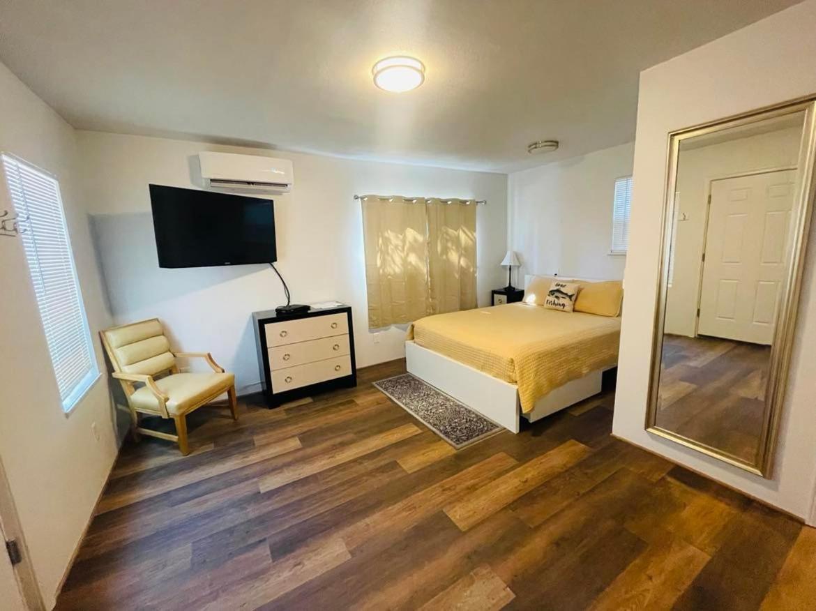Riverfront Lodging Shady Cove Ngoại thất bức ảnh