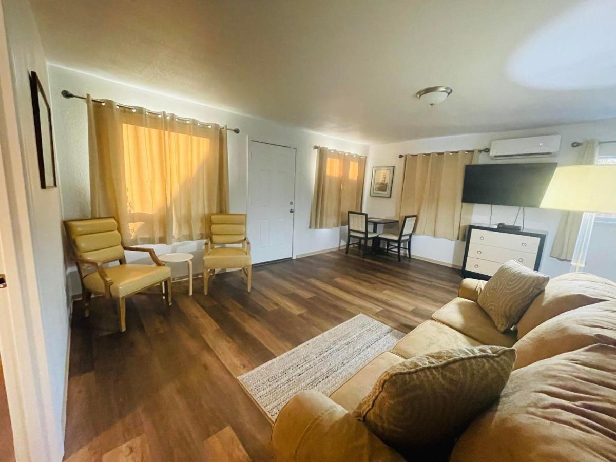 Riverfront Lodging Shady Cove Ngoại thất bức ảnh